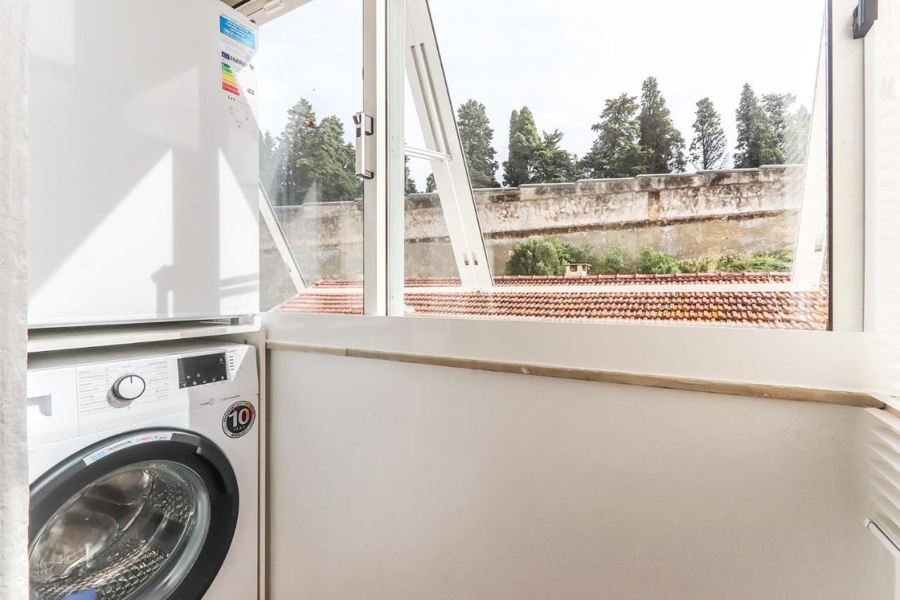 Portucale ! Stylish Campo Ourique Apartment Lissabon